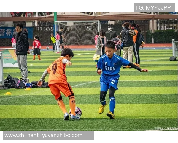 足球的魅力与激情在每一次进攻与防守中交织,热爱这项运动的你准备好了吗 足球的魅力与激情在每一次进攻与防守中交织,热爱这项运动的你准备好了吗